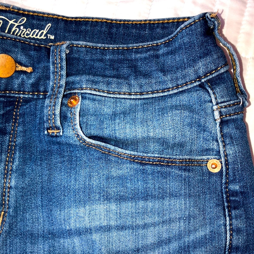 DISTRESSED HIGH RISE DENIM SHORTS - Picture 3 of 5